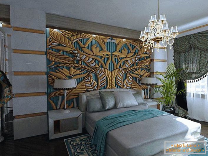 Шикообразният, изключителен смарагдо-златен панел в главата на леглото е съчетан с елементите на декора на стаята. Спалня в стила на арт деко-кралски апартаменти в един нормален апартамент.