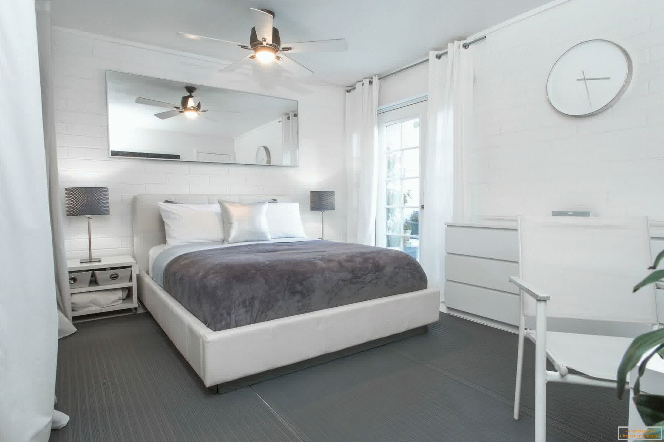 Комбинацията от бяло и сиво в модерен апартамент