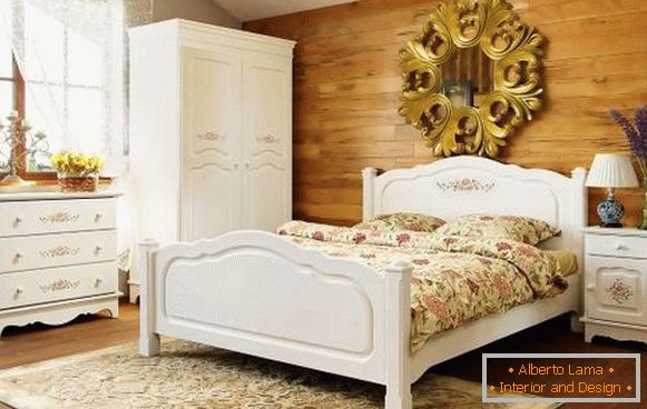 Легло, гардероб, скрин и други мебели в стила на Прованс за спалнята