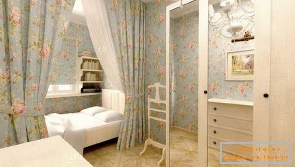 Шкаф в спалнята в стила на Прованс с люлеещи се врати