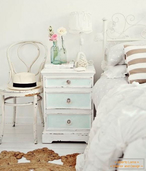 Какво трябва да бъде мебелите за спалнята в стила на шебеби