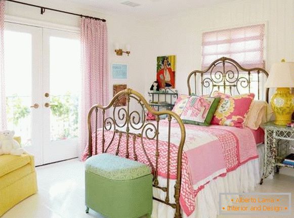 Интериорът на спалнята в стил шибан шик - снимки в ярки цветове