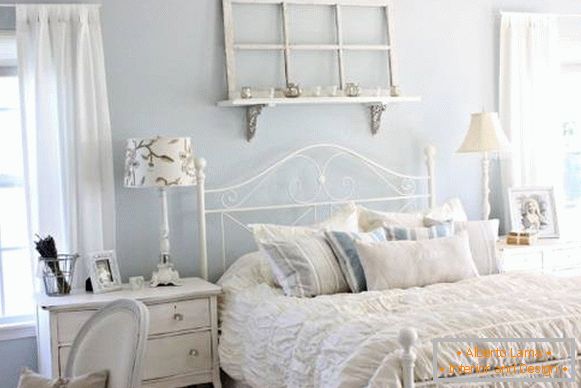 Синя спалня в стила на елегантния шик