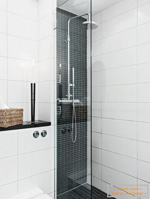 Черно-бял контраст в дизайна на банята