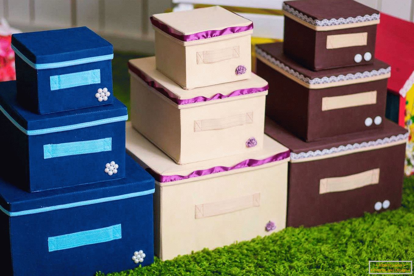 Многоцветни кутии за съхранение