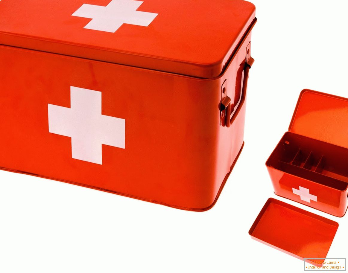 Стилна аптечна кутия с кръст