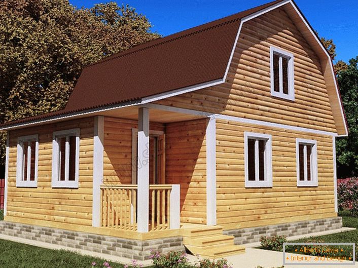 Проста дървена къща с таванско помещение.