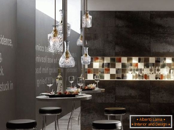 Дизайн на кристални лампи в таванското помещение - снимки в кухнята
