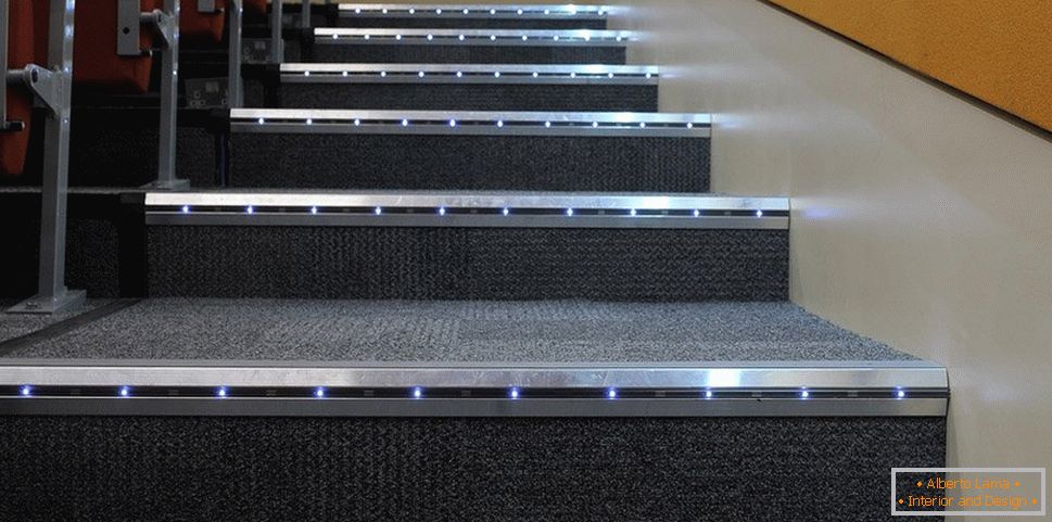 LED осветление на стълби