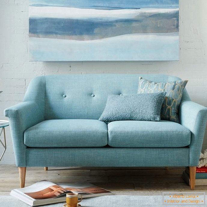 Голубой диван Crate & Barrel’s Finn Loveseat