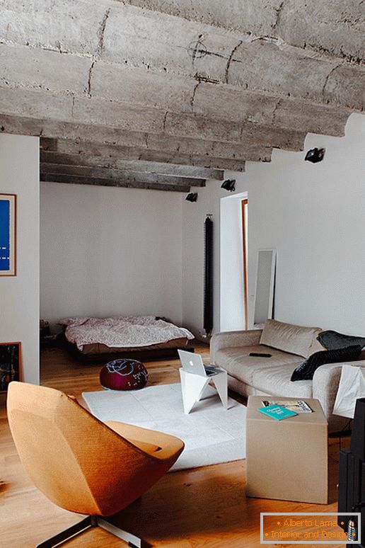 Интериор на хол на малък апартамент в Словакия