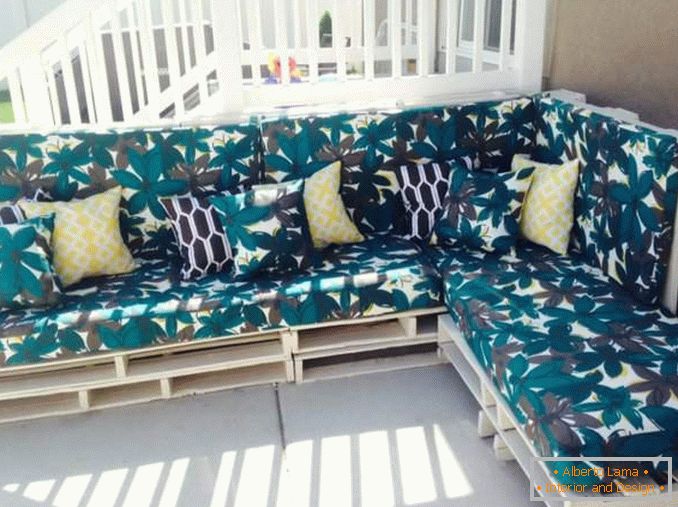 Градинска мебел - диван от палети със собствени ръце