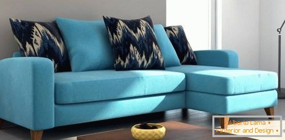Малък ъглов диван в син цвят