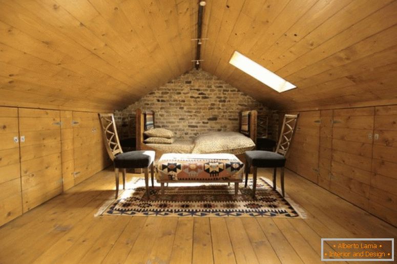 Малка спалня на тавана