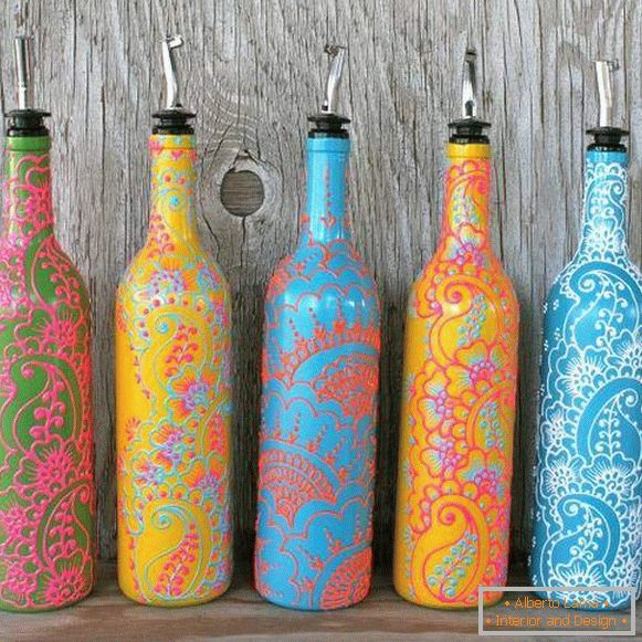 Вази от стъклени бутилки ръчно с ръчно боядисани