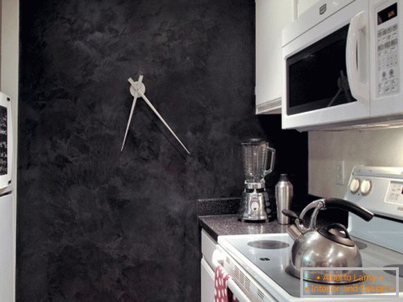 Черна венецианска мазилка в кухнята снимка