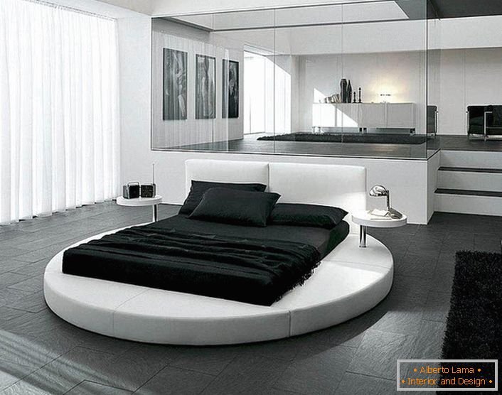Дизайнът на спалнята в стила на минимализма се подчертава от подходящо подбрани мебели. Интересен детайл от интериора е кръгло легло.