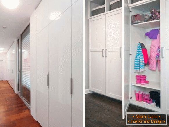 Вградени гардероби в коридора - снимка в бял цвят