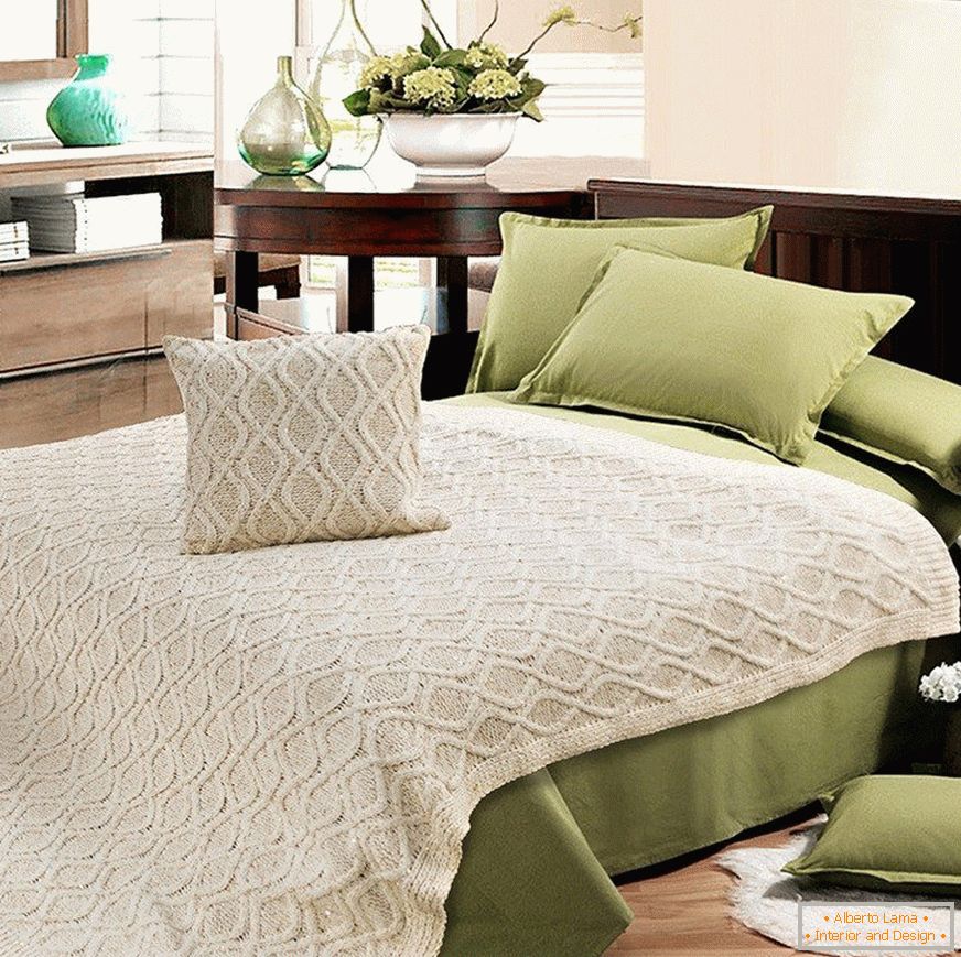 Възглавница и покривка за легло