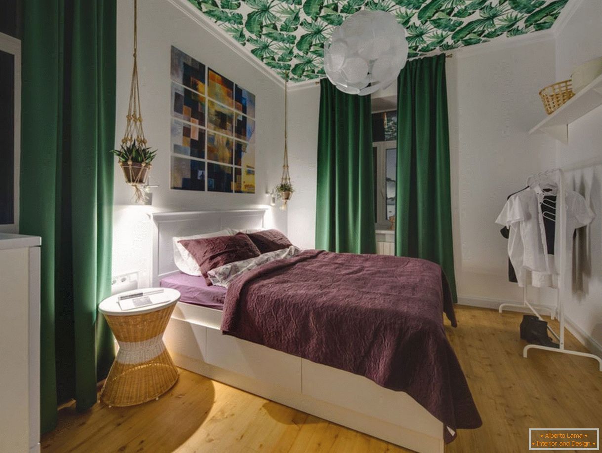 Зелени завеси в спалнята