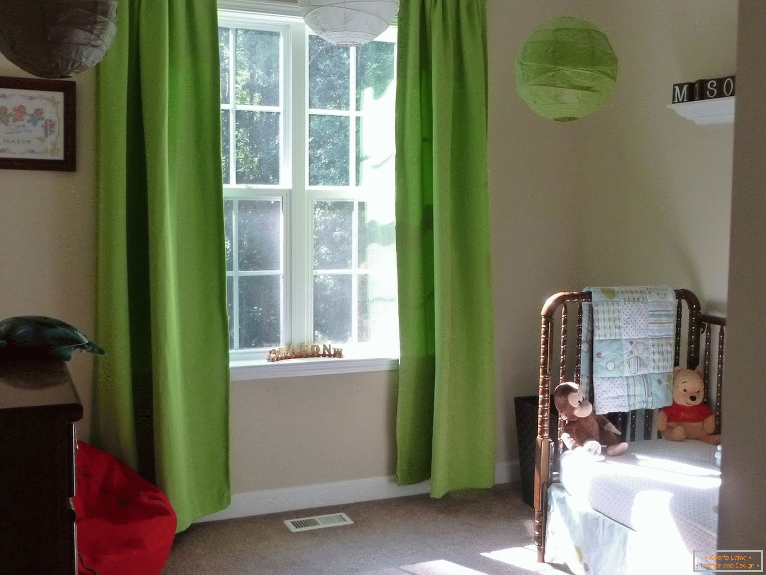 Зелени завеси в детската стая
