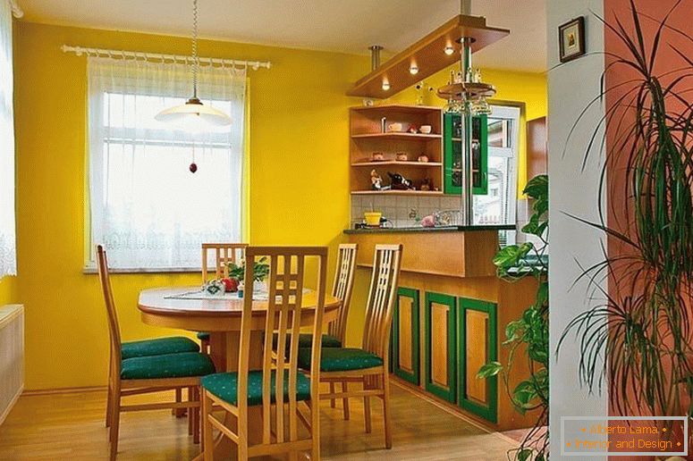 Жълти стени в кухнята