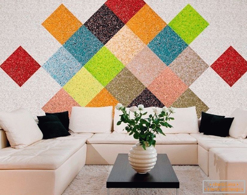 Многоцветни квадратчета на стената